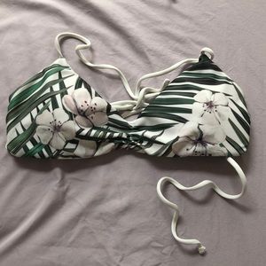 Reversible bikini top cross cross straps